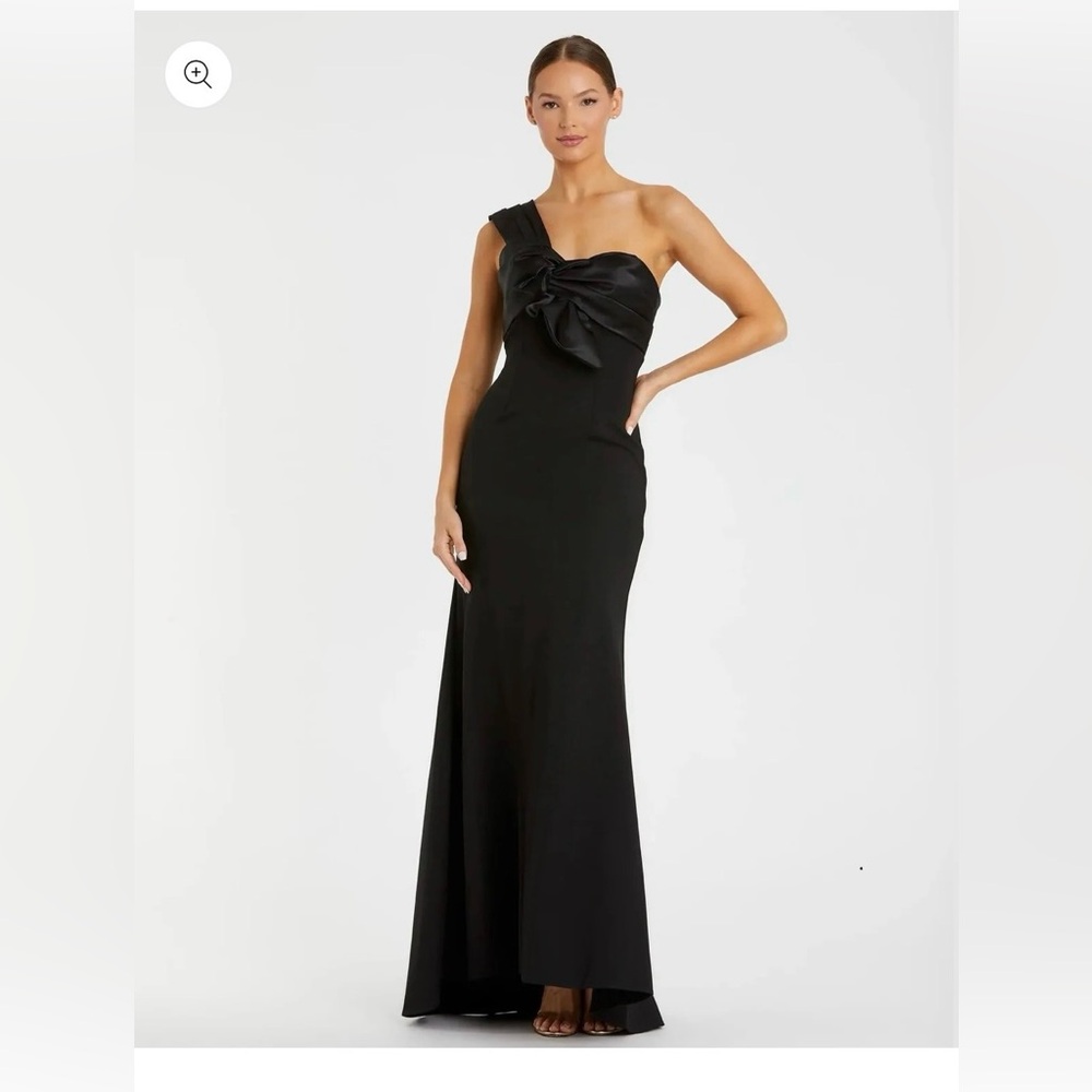 Mac Duggal Black One-Shoulder Gown with Bow